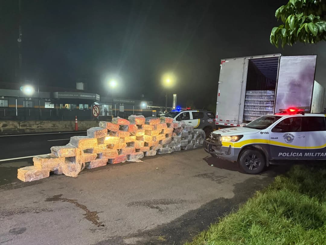 PRF apreende 1,8 tonelada de maconha em Salto Grande PRF apreende 1,8 tonelada de maconha em Salto Grande