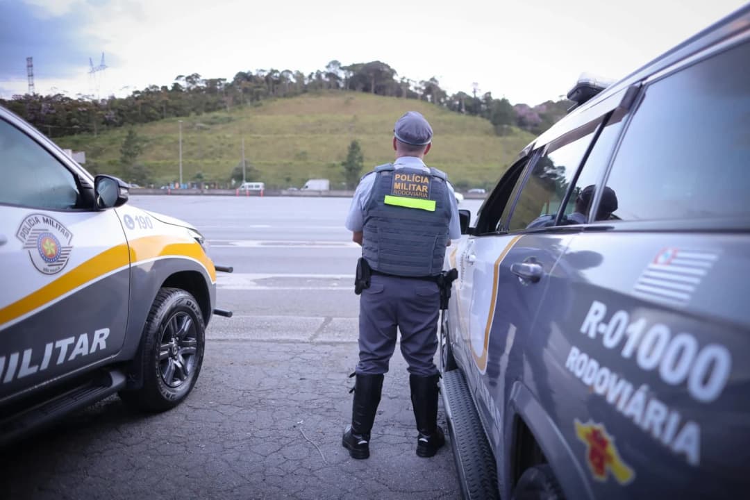 PRF apreende meia tonelada de drogas em Presidente Bernardes PRF apreende meia tonelada de drogas em Presidente Bernardes
