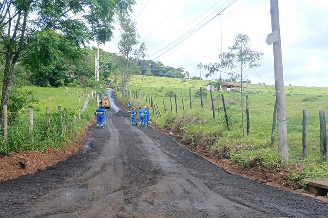 Fresa recupera 1.500 m² na Estrada do Bambuzal em SJC Fresa recupera 1.500 m² na Estrada do Bambuzal em SJC
